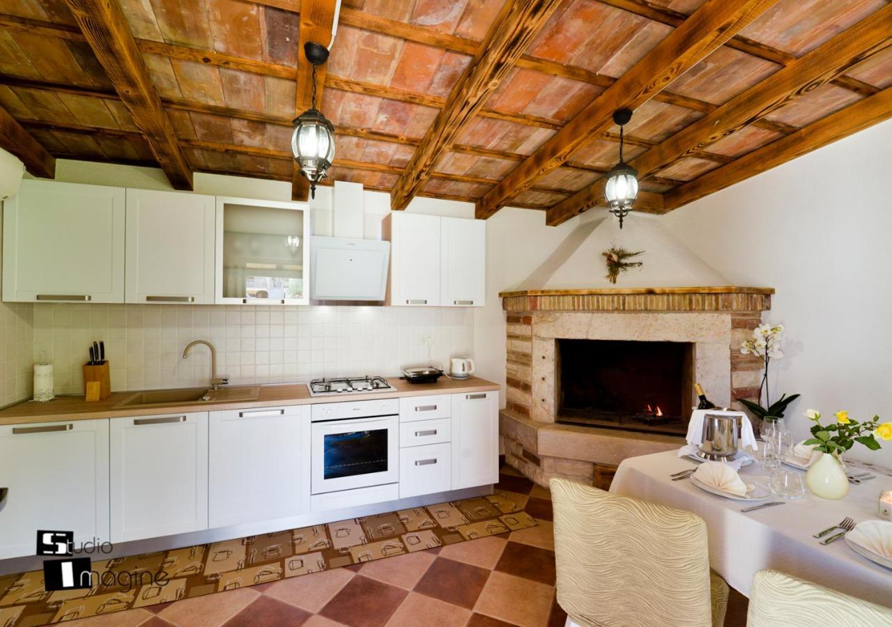 Charming Stone Cottage By The Sea Umag Eksteriør bilde