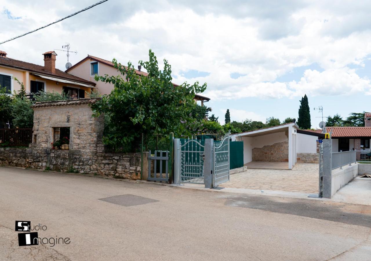 Charming Stone Cottage By The Sea Umag Eksteriør bilde